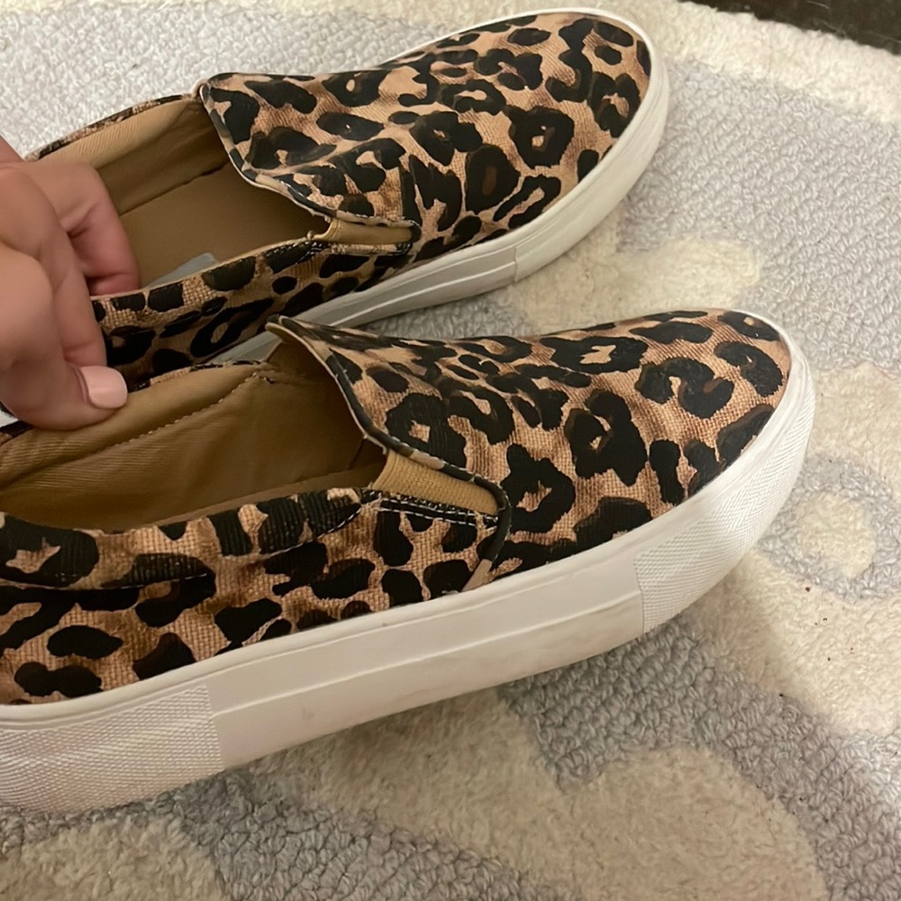 Sneakers - Picture 2 of 3